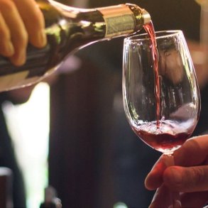 Det BAR snart sommer - En Sommerlig Festival 8/5-26 - afholdes i Cafe SKIC