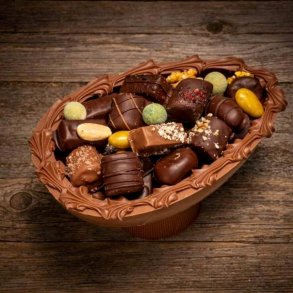 Lyst chokolade p�ske�g med fyld - stor